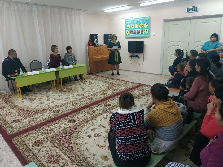 Ата-аналар мен қызметкерлер арасында "Бала құқықтары" бойынша  түсіндірме жұмыстары